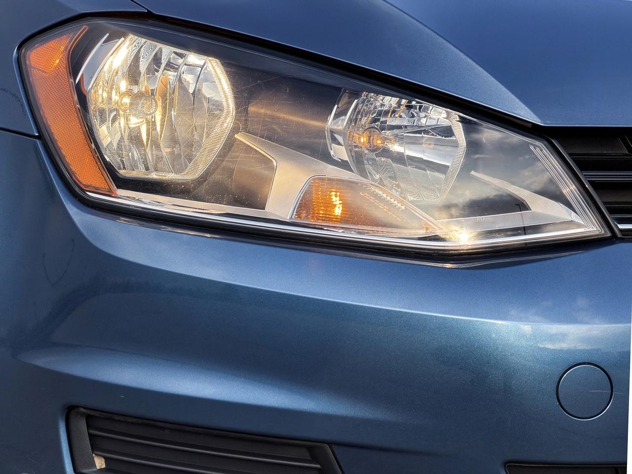 2015 Volkswagen Golf TRENDLINE Photo
