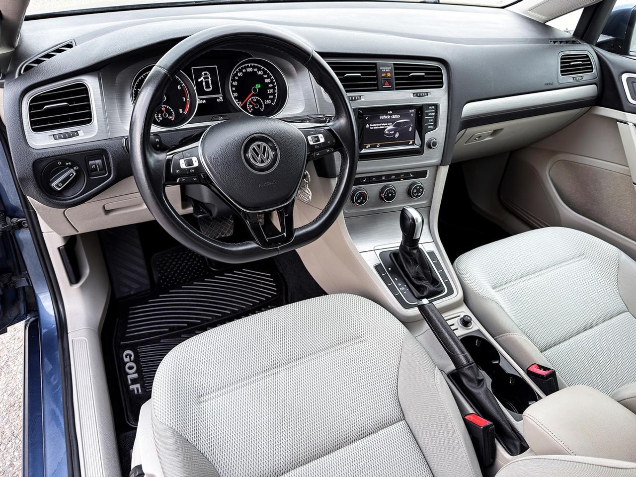 2015 Volkswagen Golf TRENDLINE Photo
