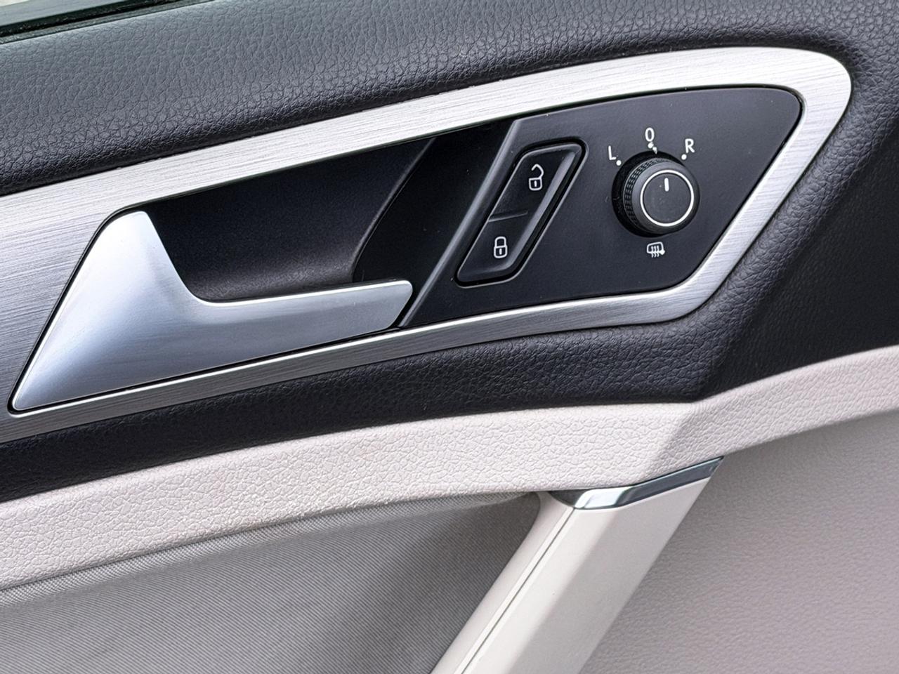 2015 Volkswagen Golf TRENDLINE Photo