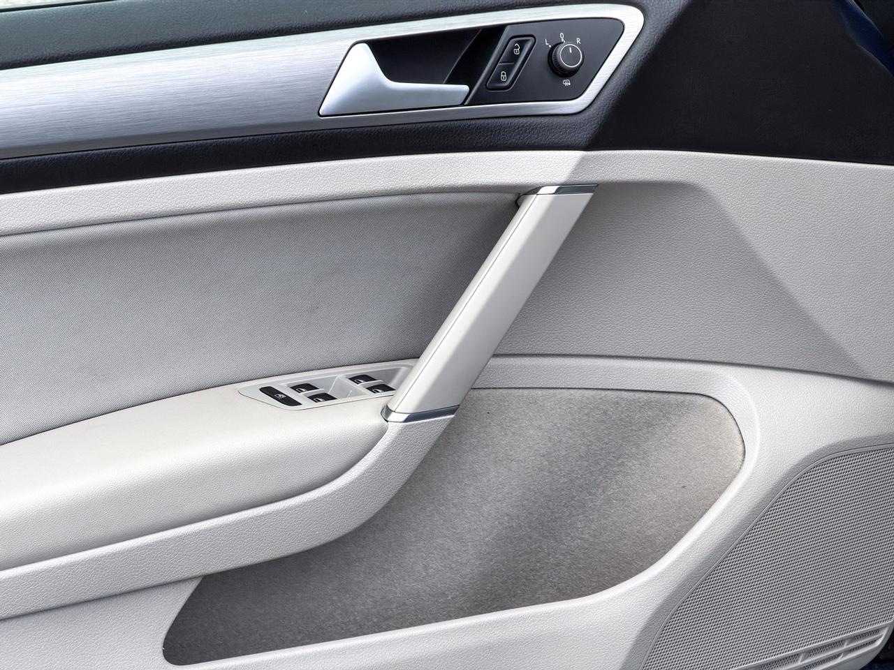 2015 Volkswagen Golf TRENDLINE Photo