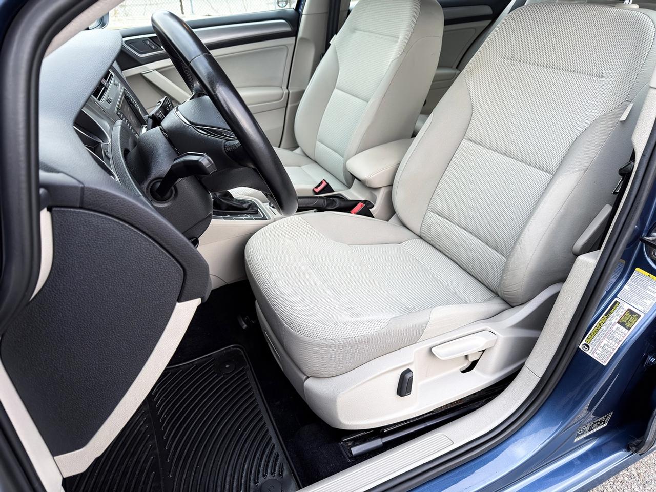 2015 Volkswagen Golf TRENDLINE Photo