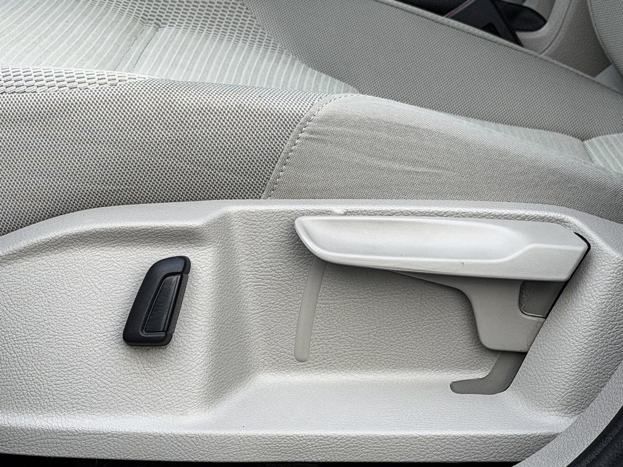 2015 Volkswagen Golf TRENDLINE Photo