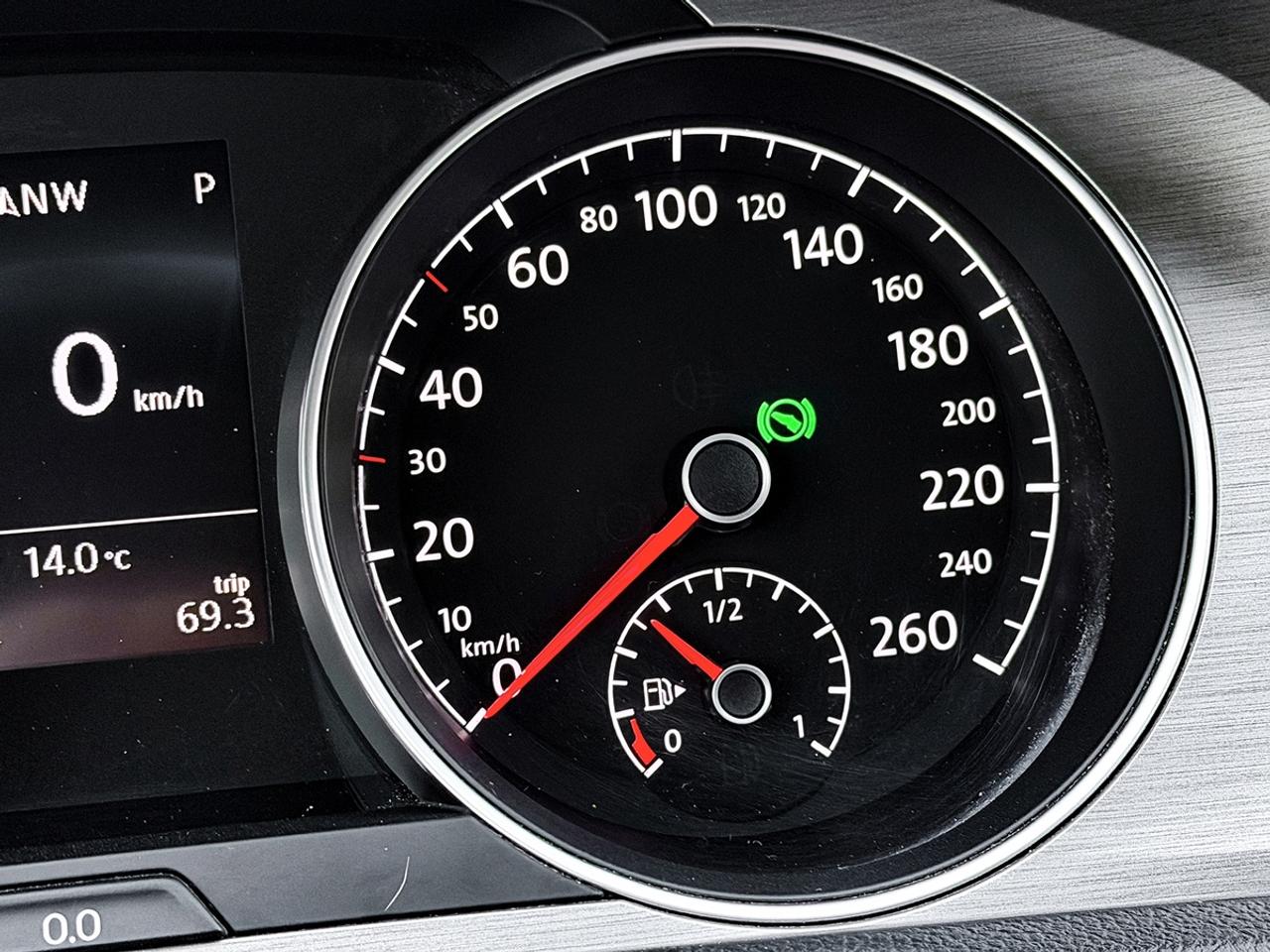2015 Volkswagen Golf TRENDLINE Photo