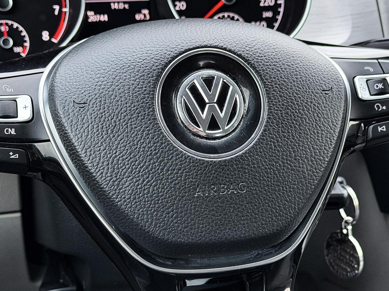 2015 Volkswagen Golf TRENDLINE Photo