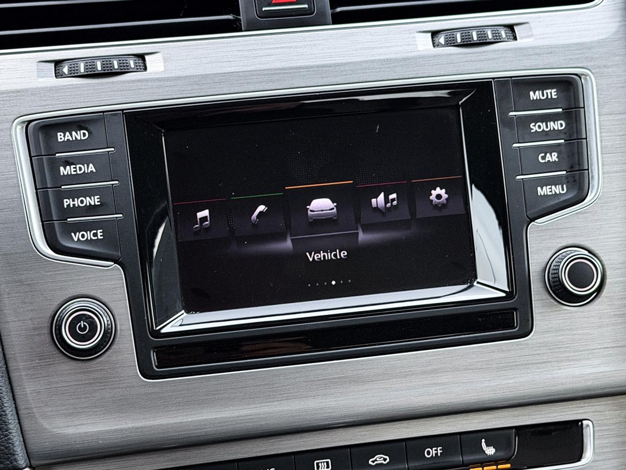 2015 Volkswagen Golf TRENDLINE Photo