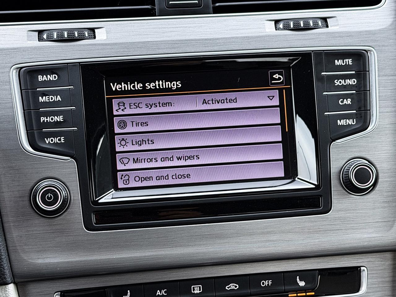 2015 Volkswagen Golf TRENDLINE Photo