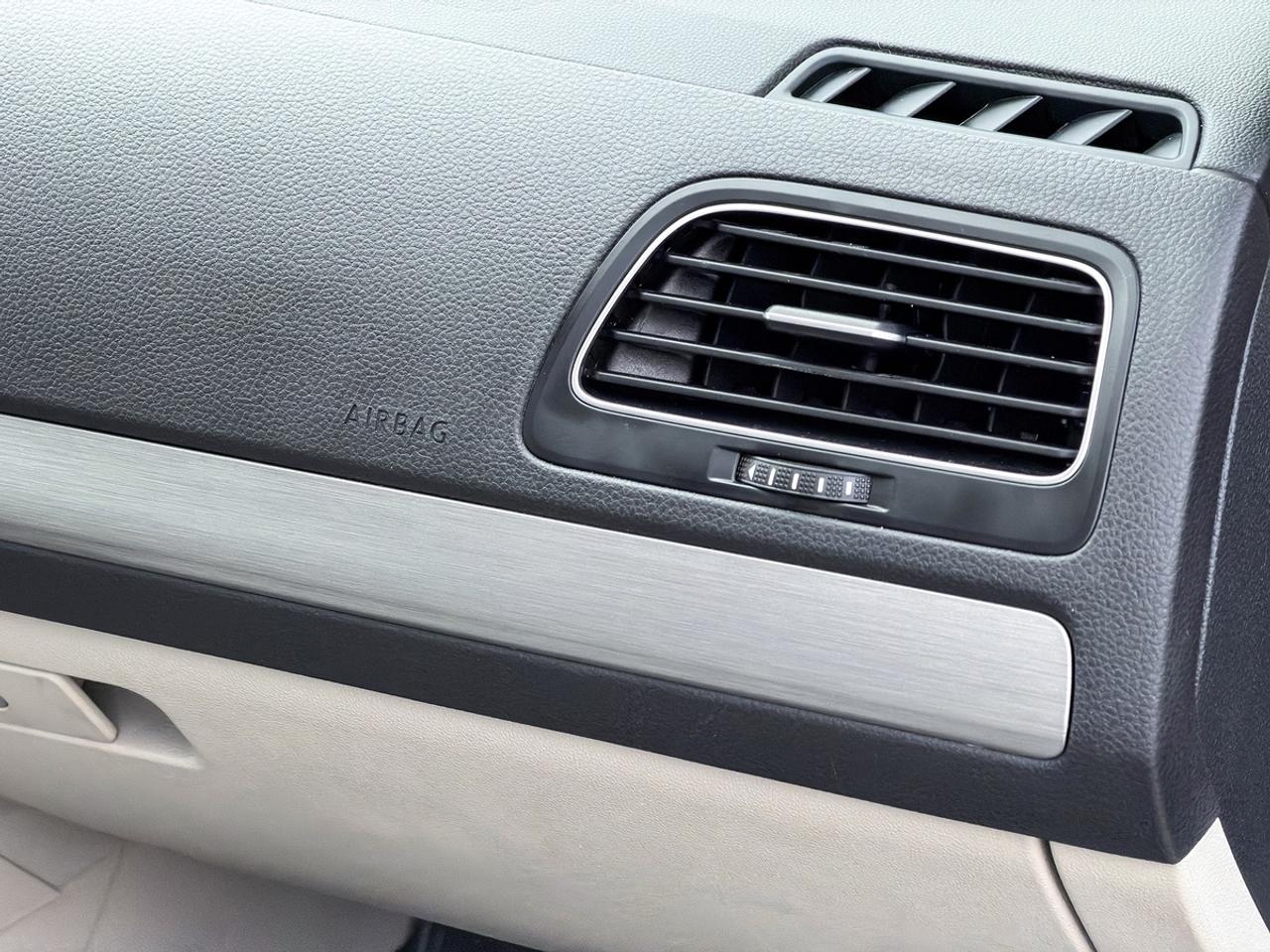 2015 Volkswagen Golf TRENDLINE Photo