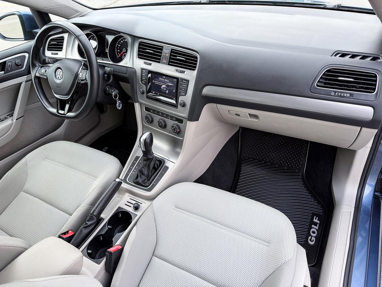 2015 Volkswagen Golf TRENDLINE Photo