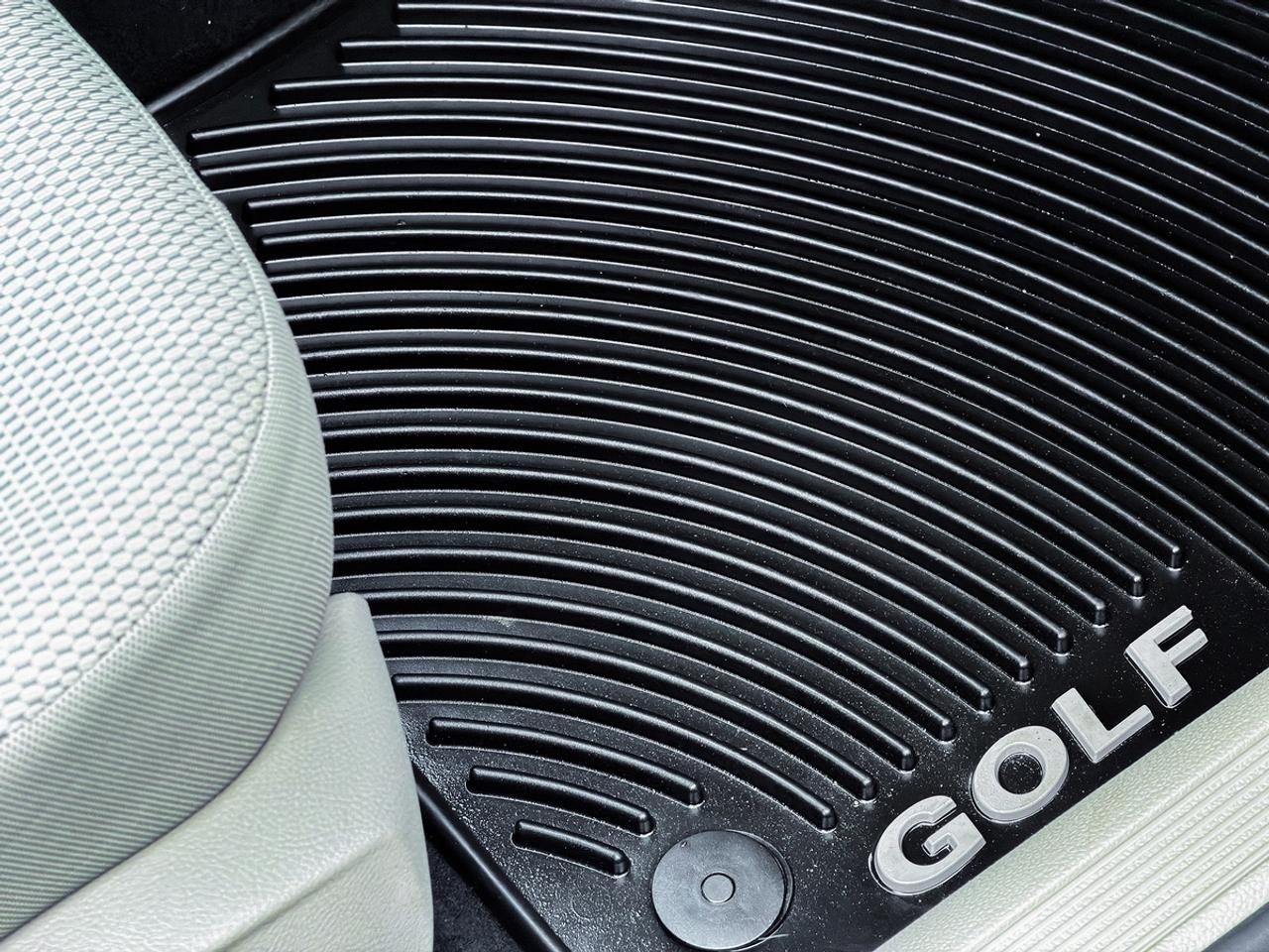 2015 Volkswagen Golf TRENDLINE Photo