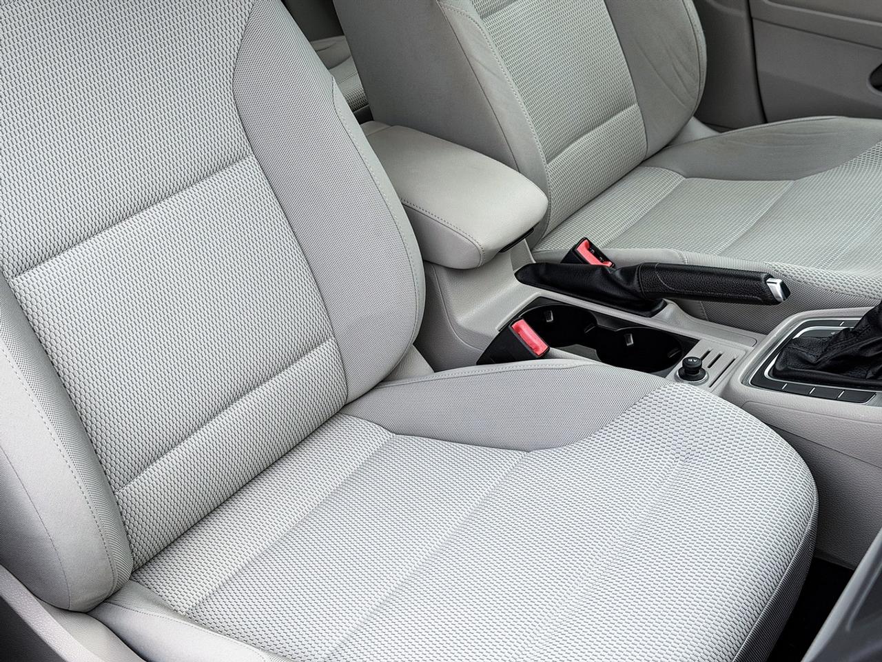 2015 Volkswagen Golf TRENDLINE Photo