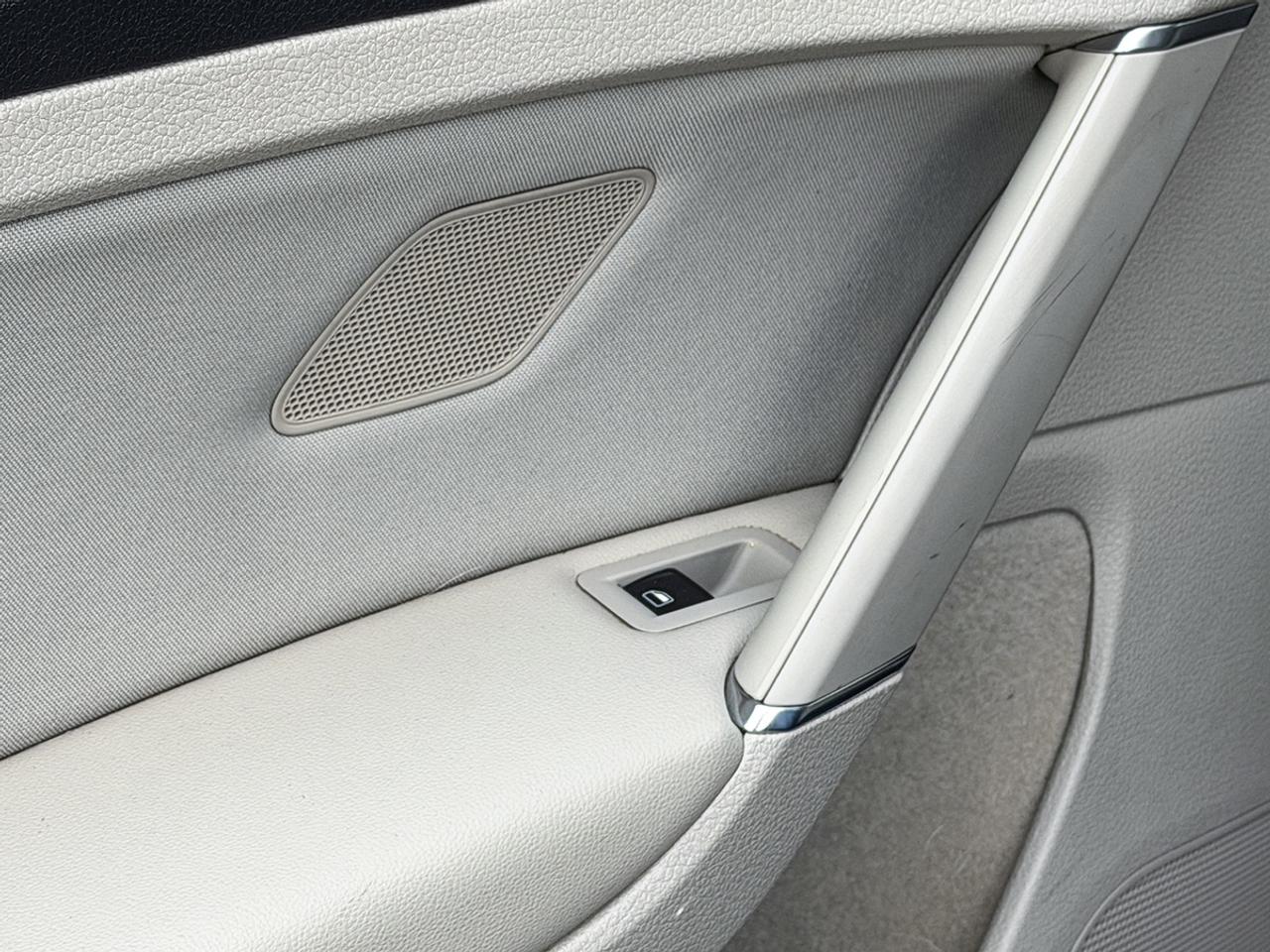 2015 Volkswagen Golf TRENDLINE Photo