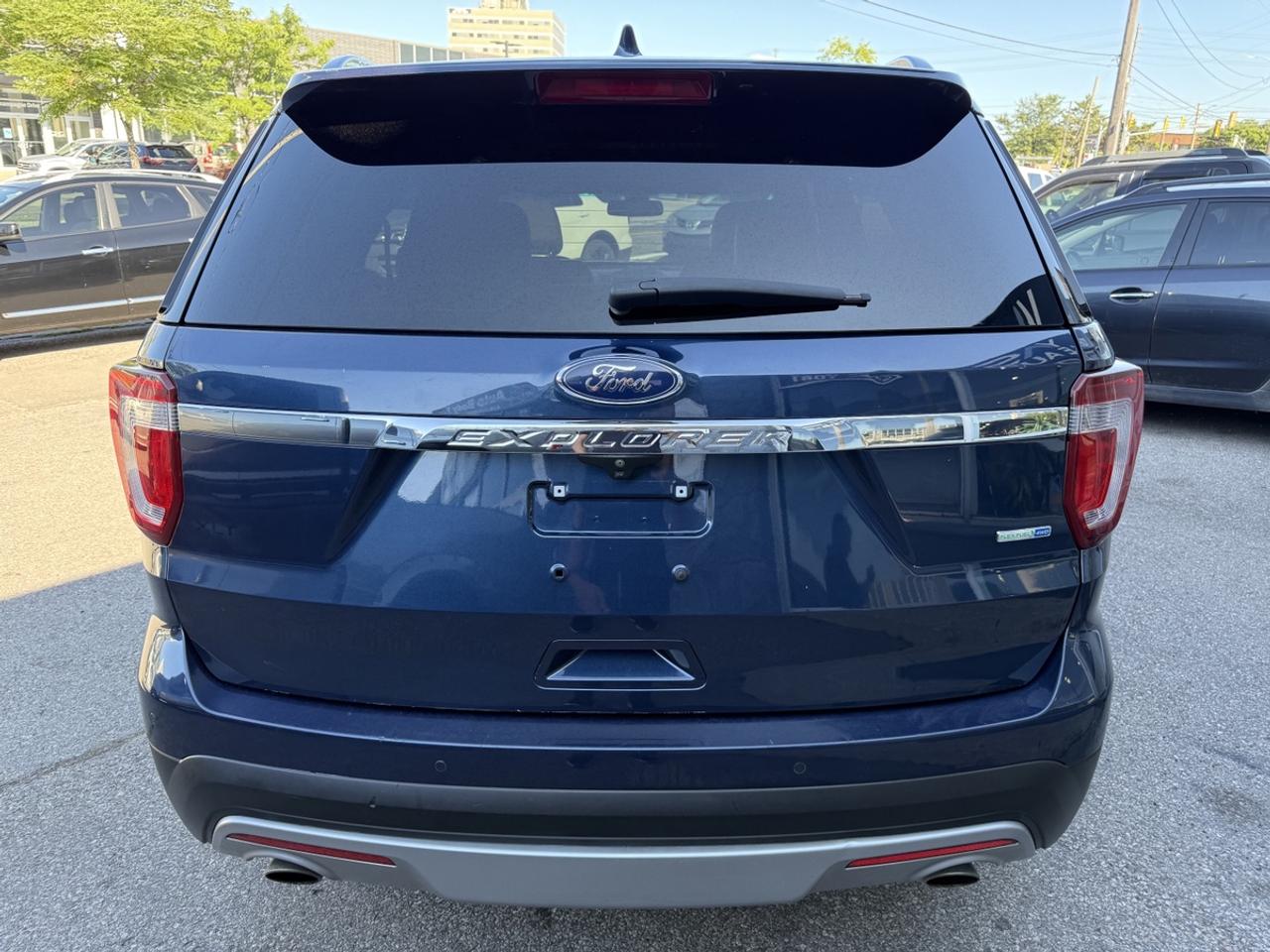 2016 Ford Explorer LIMITED Photo4