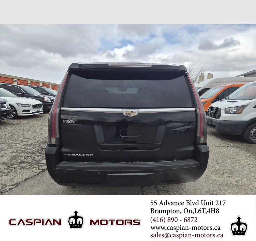 2016 Cadillac Escalade LUXURY Photo4