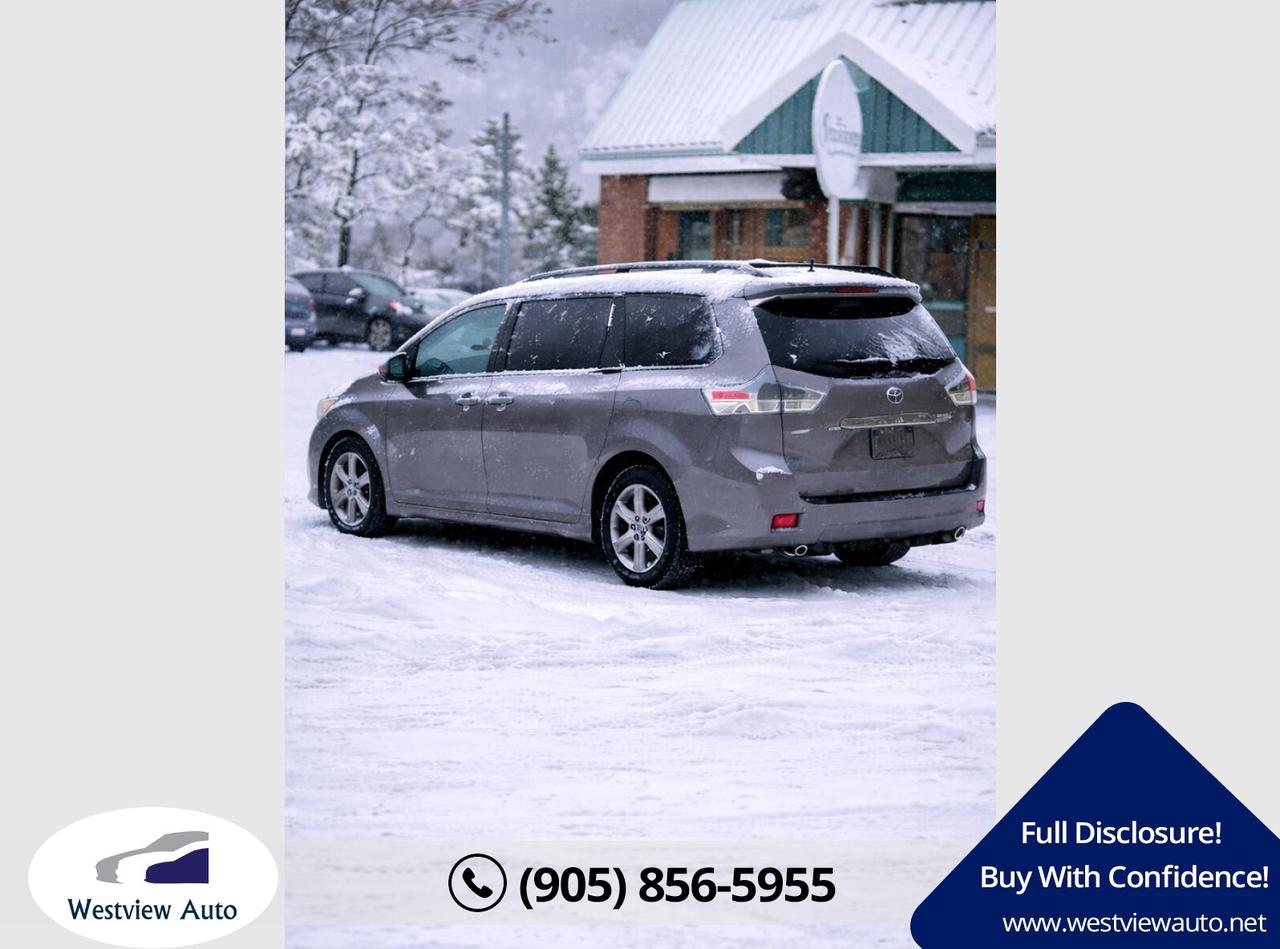 2017 Toyota Sienna SE Photo2