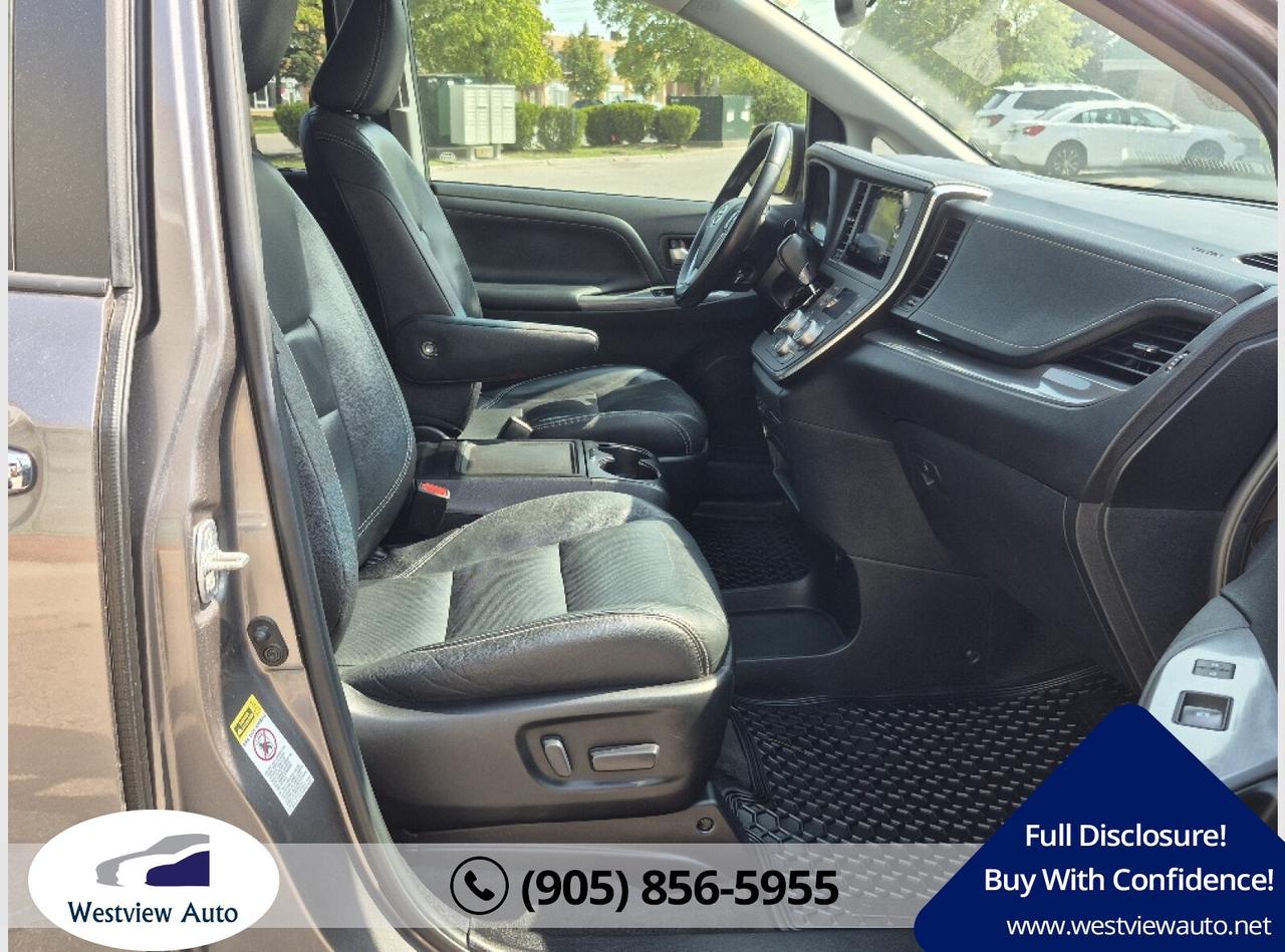 2017 Toyota Sienna SE Photo
