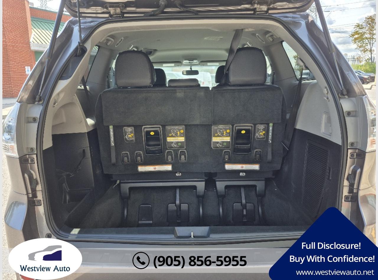 2017 Toyota Sienna SE Photo