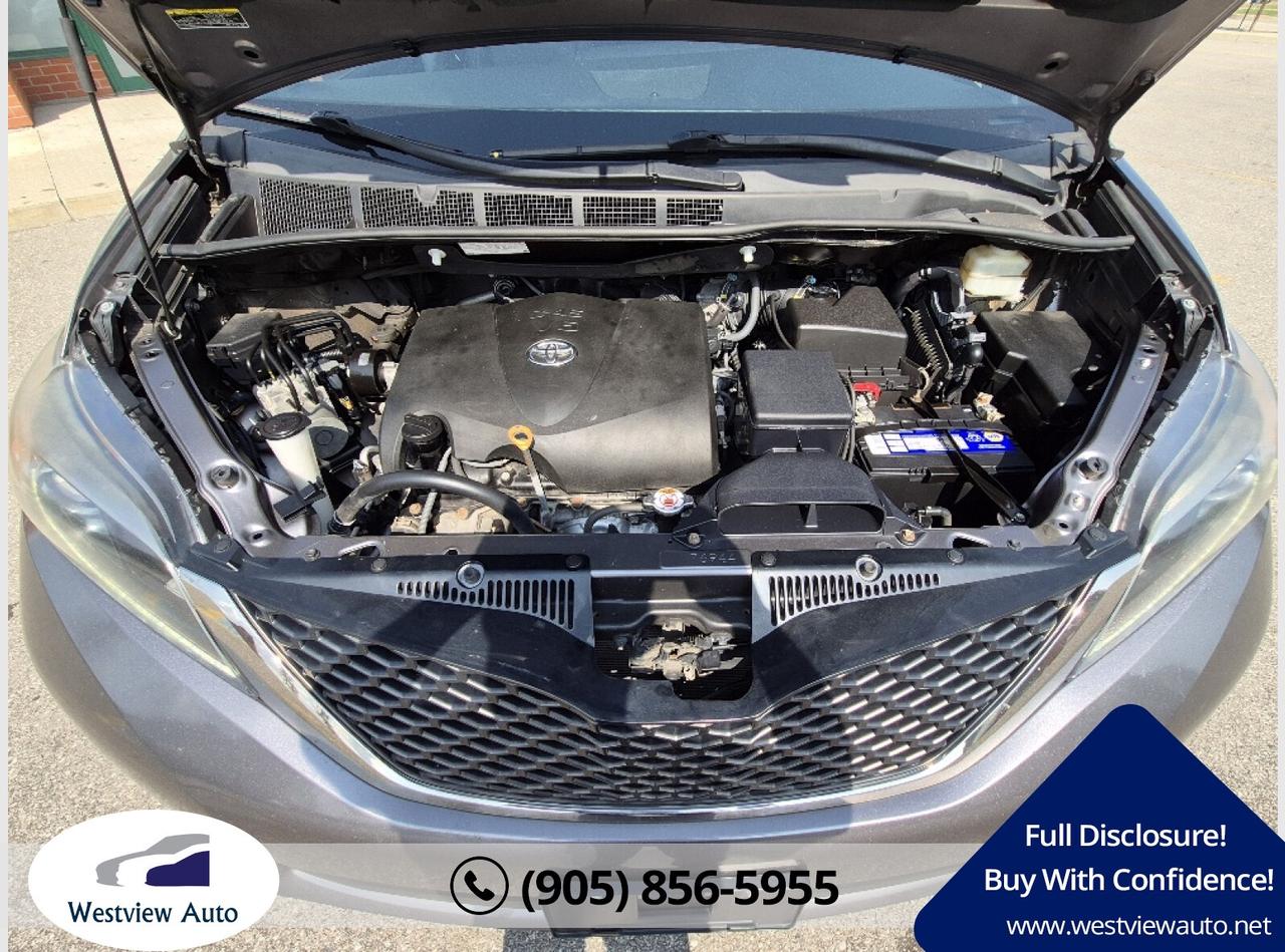 2017 Toyota Sienna SE Photo