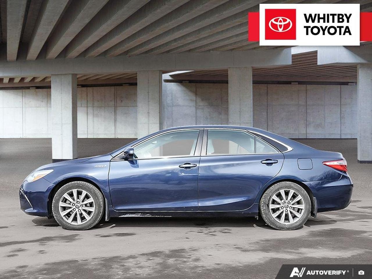 2016 Toyota Camry Hybrid XLE 2.5L Photo3