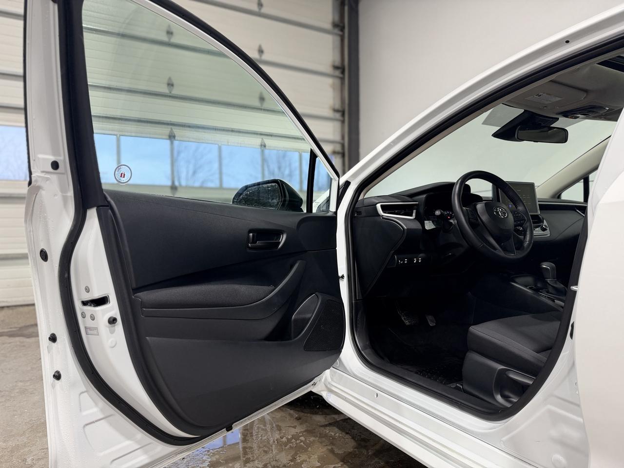 2025 Toyota Corolla LE Photo