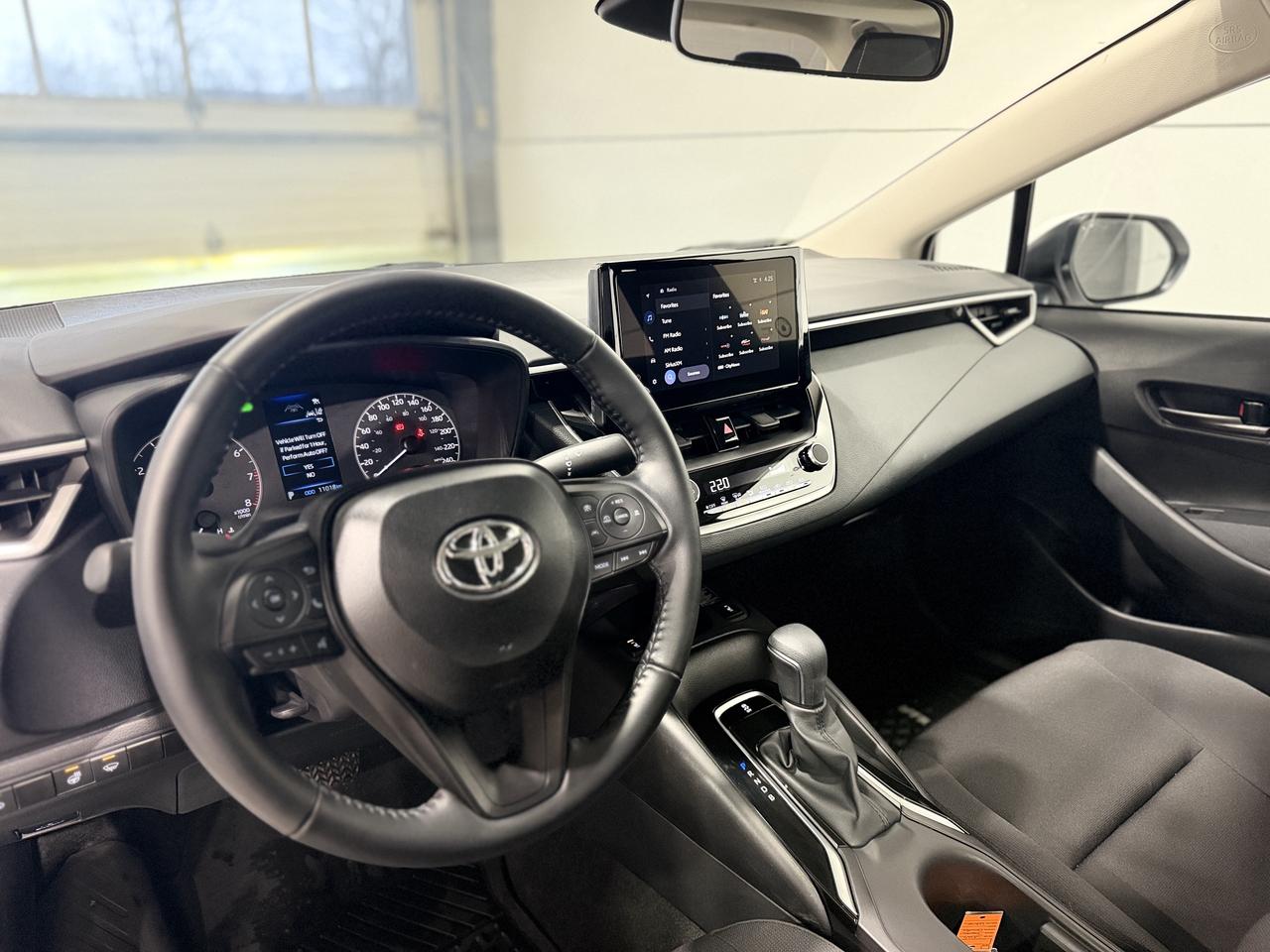 2025 Toyota Corolla LE Photo