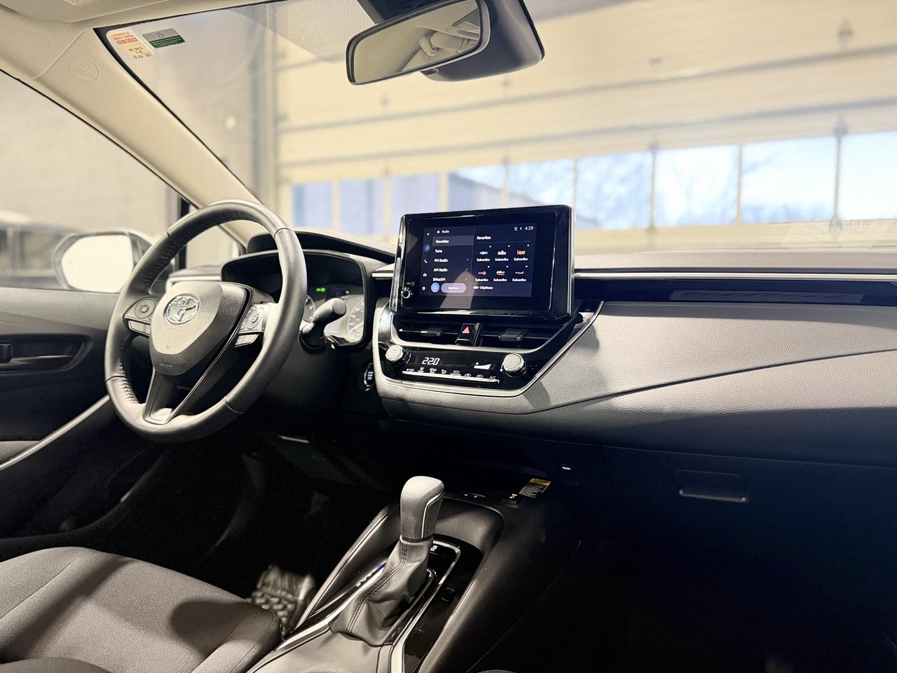 2025 Toyota Corolla LE Photo