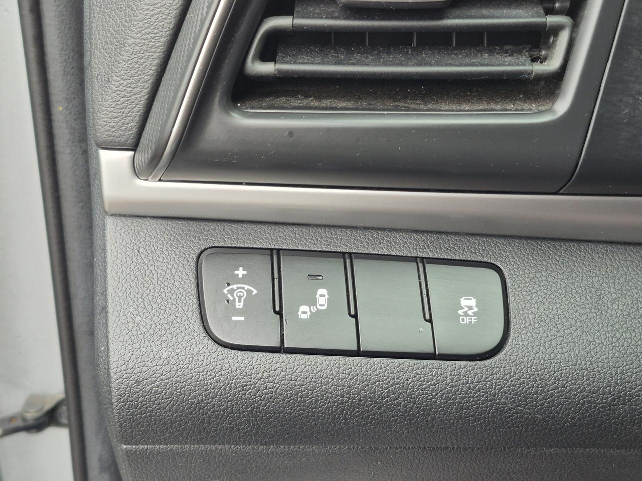 2020 Hyundai Elantra Limited Photo