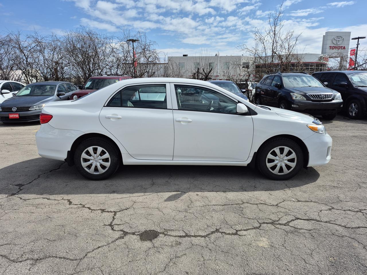 2011 Toyota Corolla LE Photo3