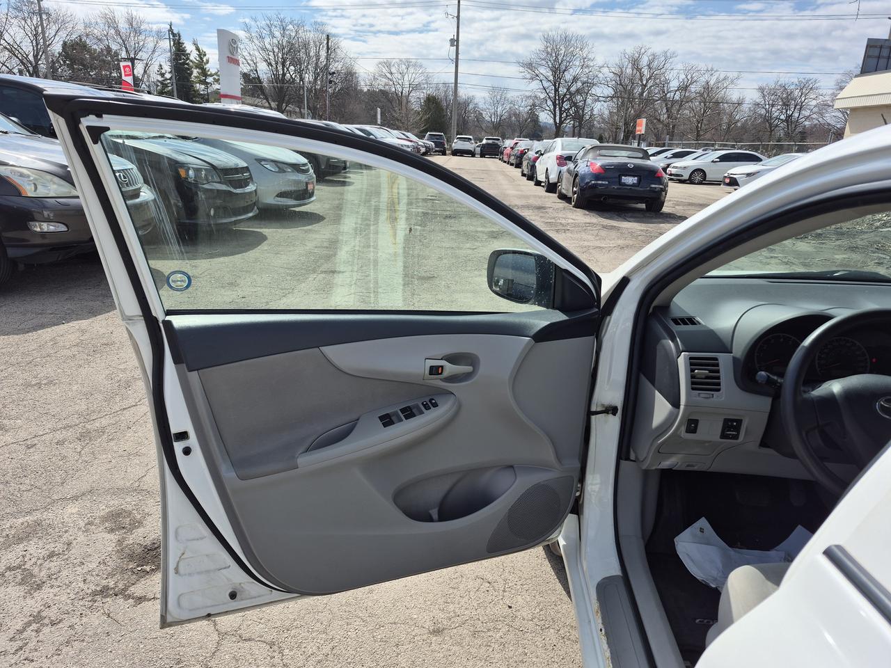 2011 Toyota Corolla LE Photo