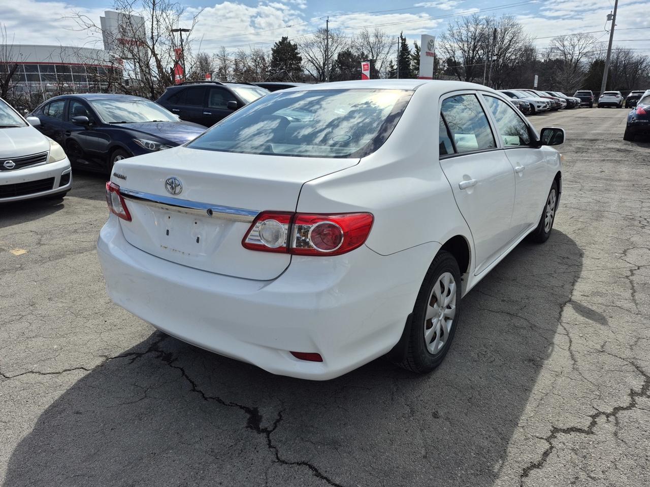 2011 Toyota Corolla LE Photo4