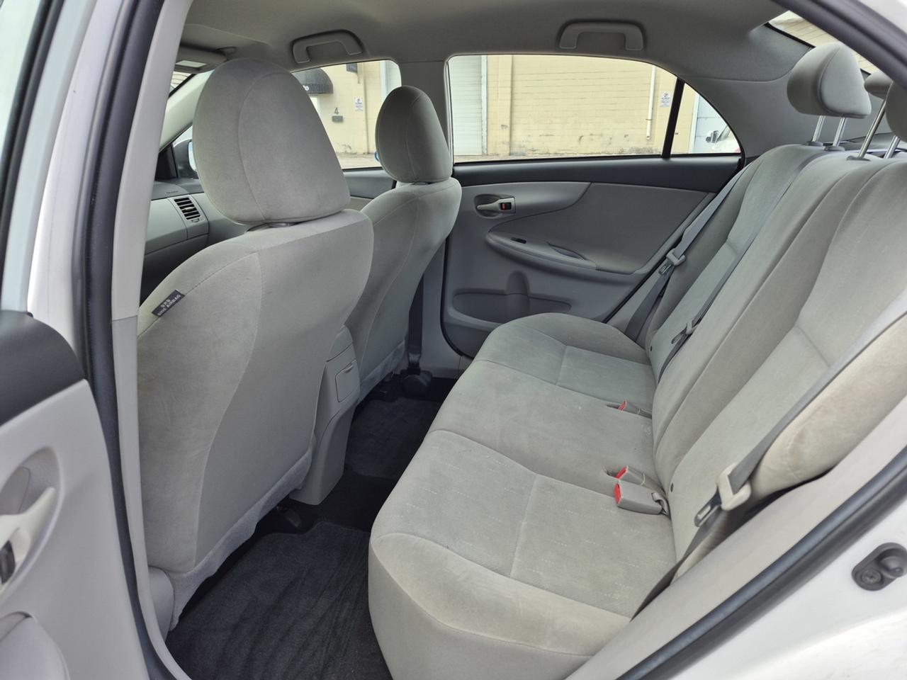 2011 Toyota Corolla LE Photo