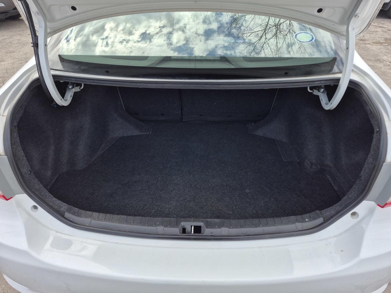 2011 Toyota Corolla LE Photo