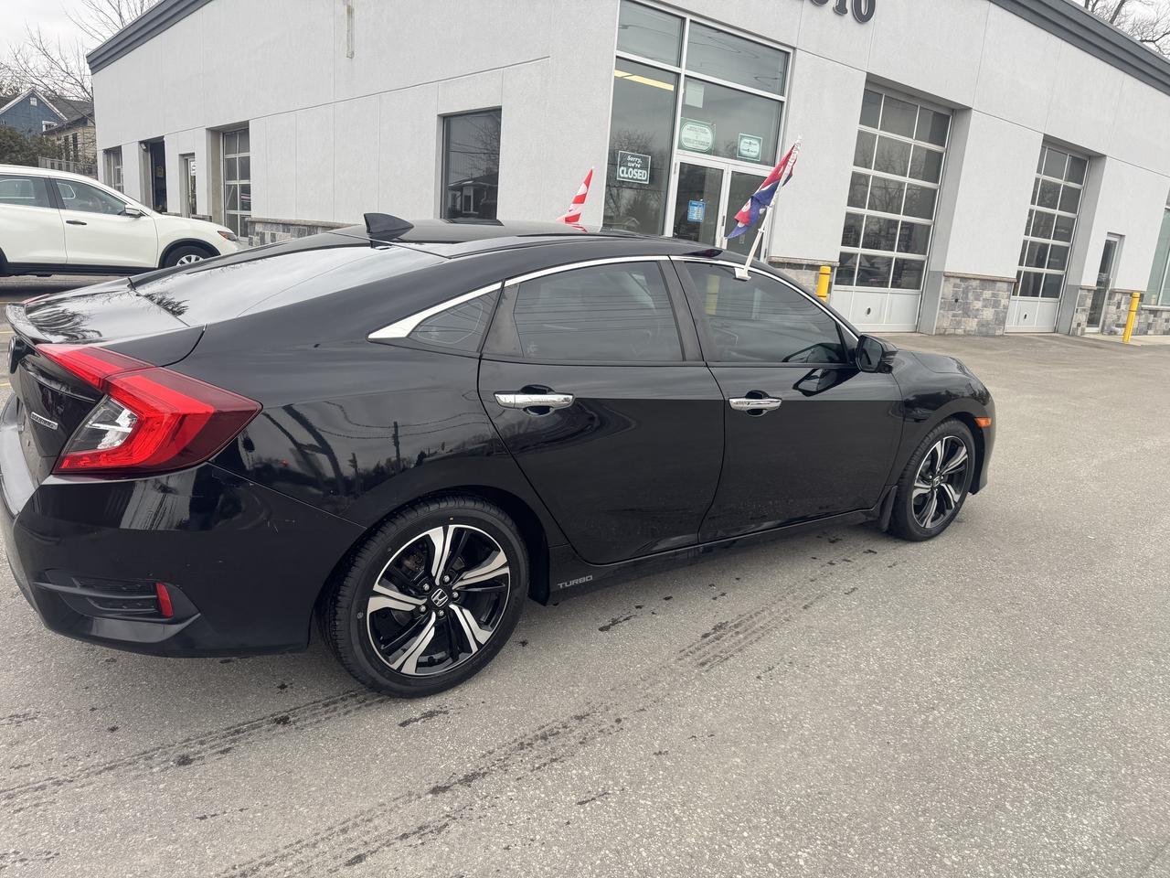 2017 Honda Civic Touring Photo