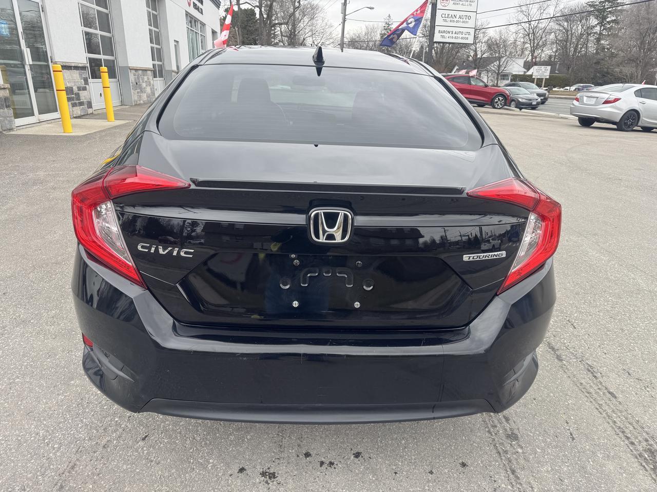 2017 Honda Civic Touring Photo