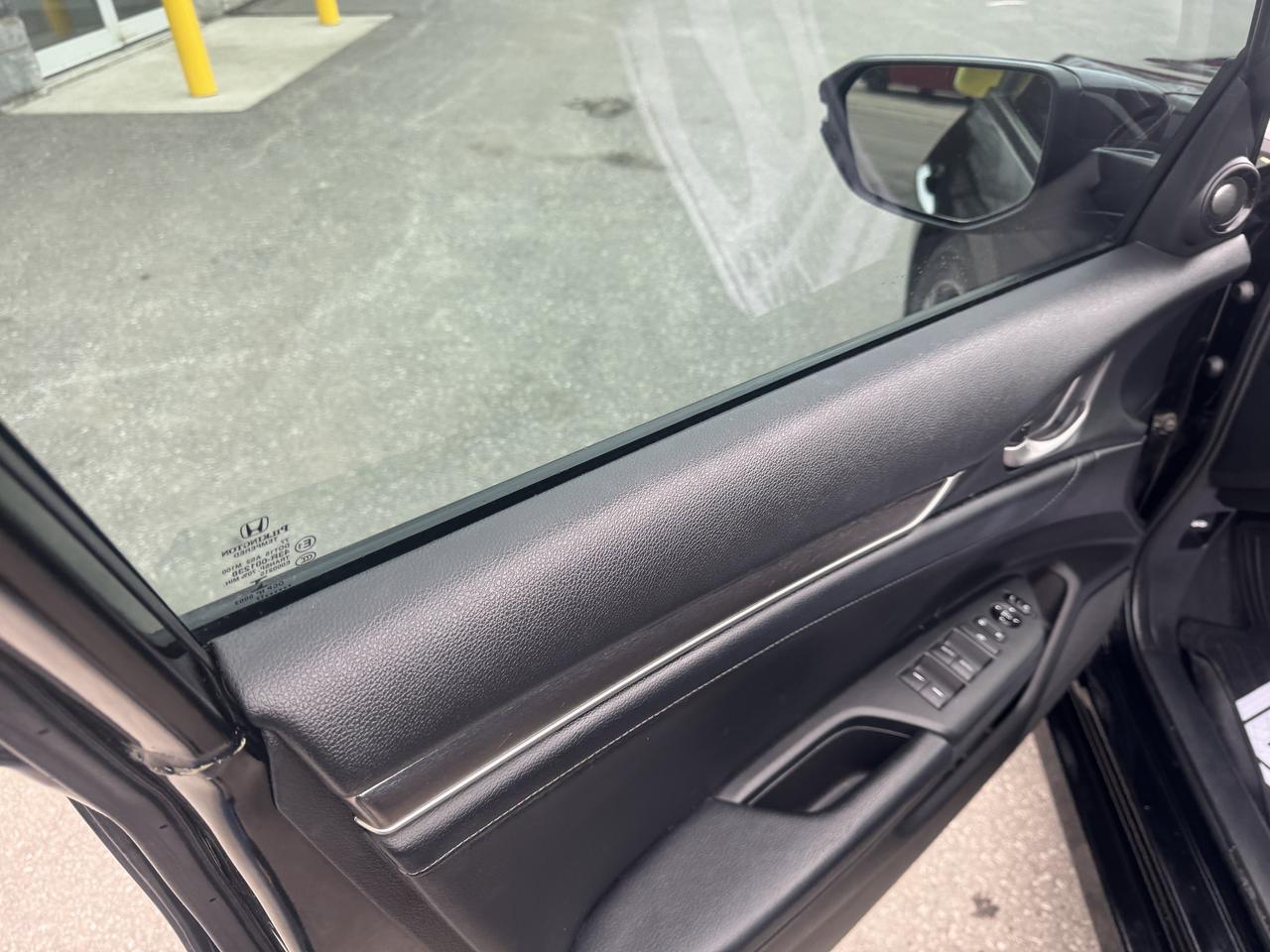 2017 Honda Civic Touring Photo