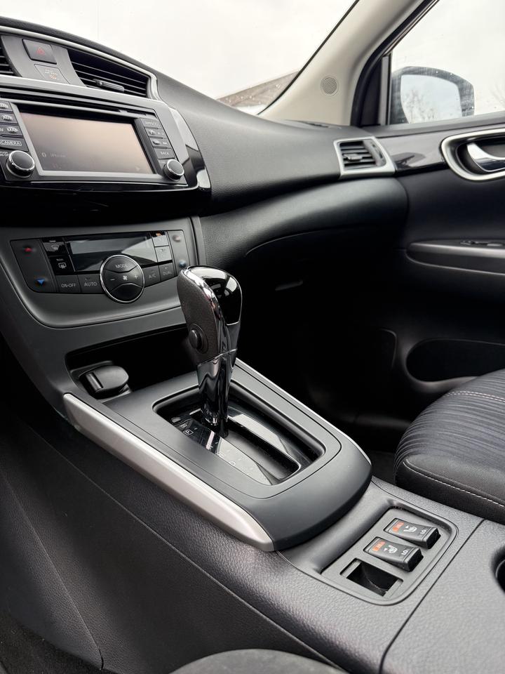 2018 Nissan Sentra SV Photo