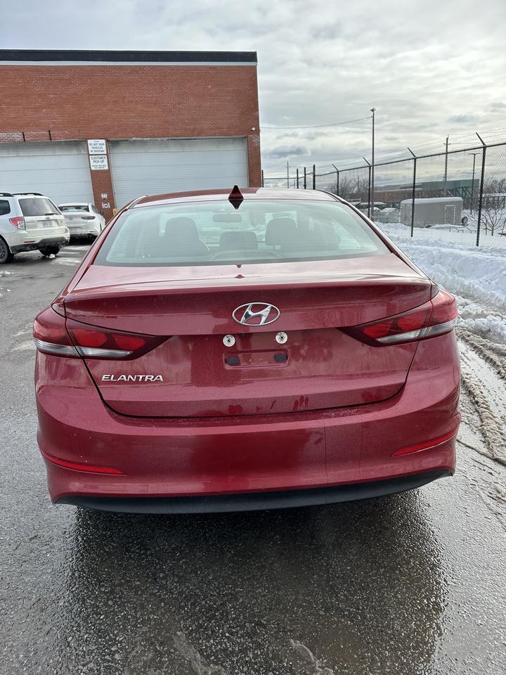 2017 Hyundai Elantra Limited Photo3