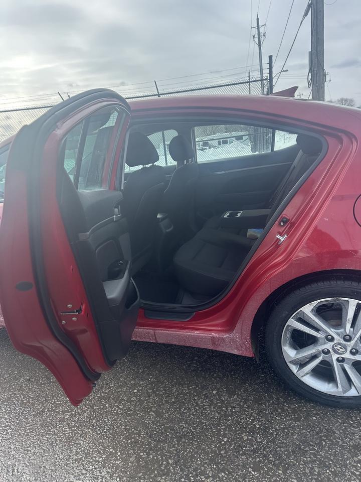 2017 Hyundai Elantra Limited Photo