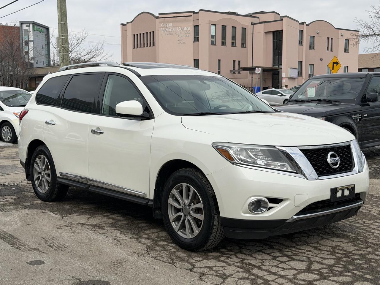 2016 Nissan Pathfinder Platinum Photo
