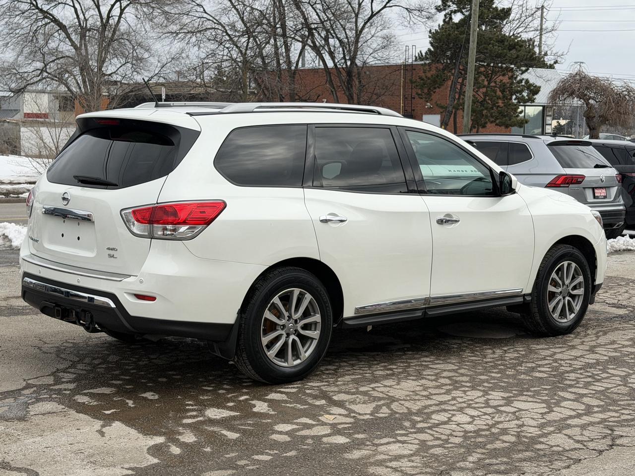 2016 Nissan Pathfinder Platinum Photo