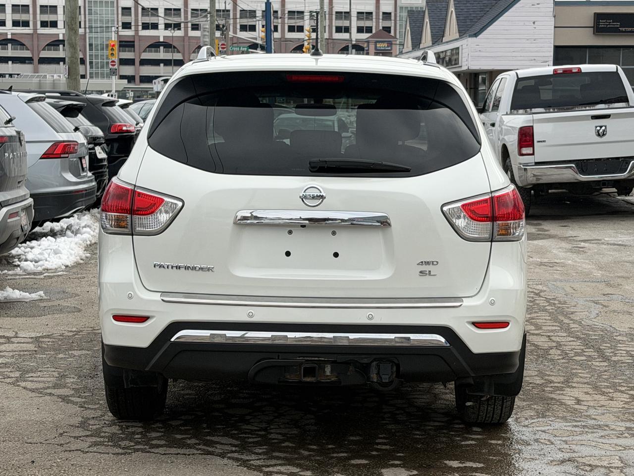 2016 Nissan Pathfinder Platinum Photo