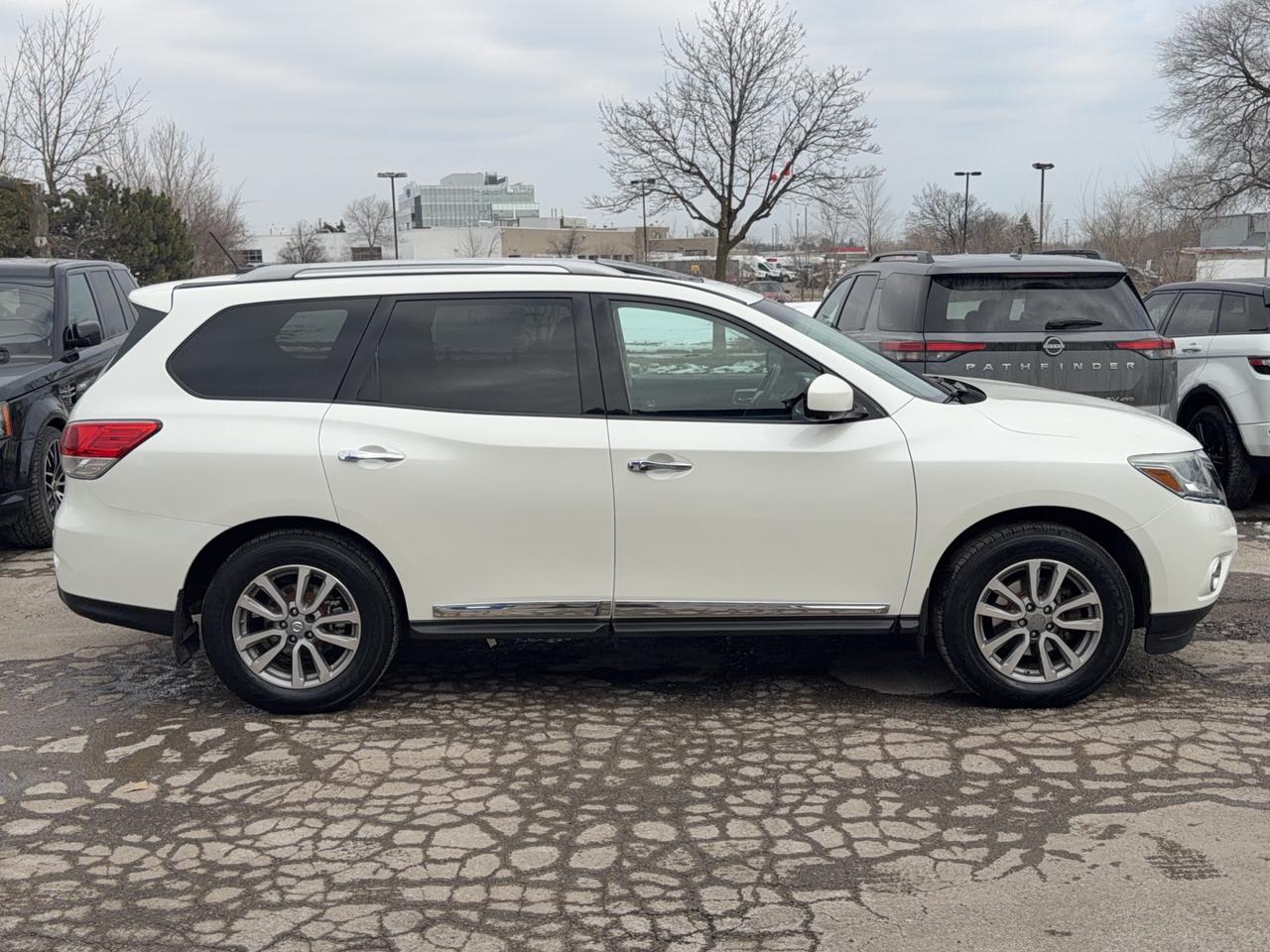 2016 Nissan Pathfinder Platinum Photo