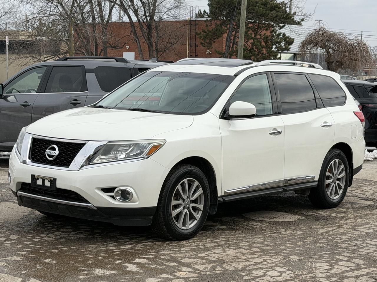 2016 Nissan Pathfinder Platinum Photo