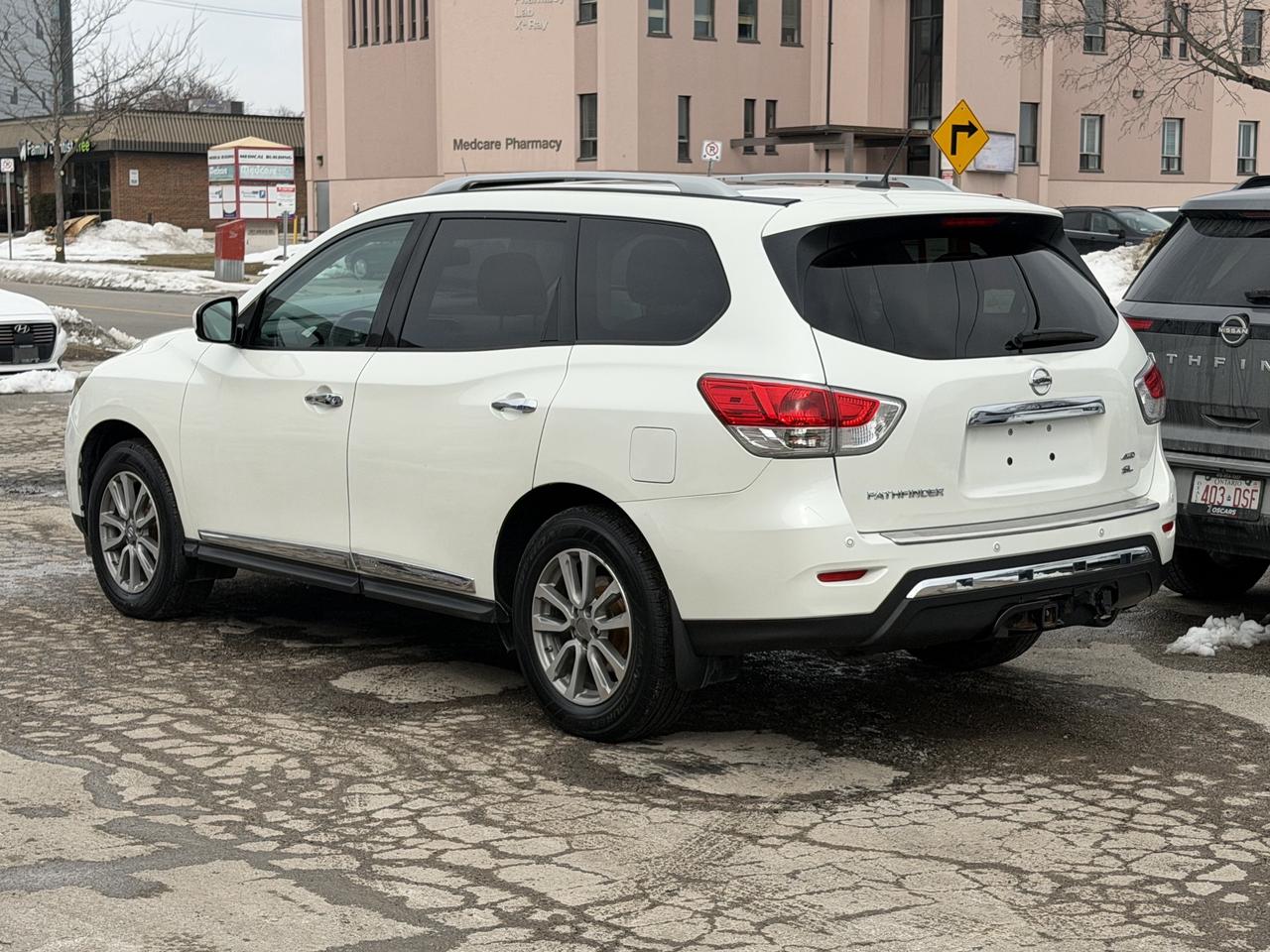 2016 Nissan Pathfinder Platinum Photo