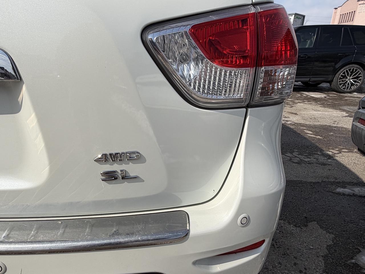 2016 Nissan Pathfinder Platinum Photo