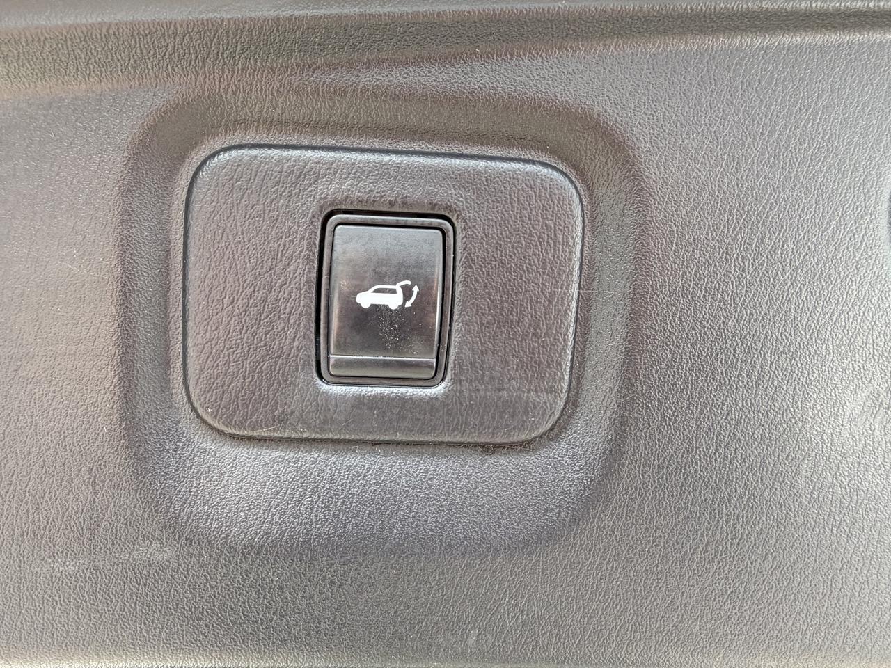 2016 Nissan Pathfinder Platinum Photo