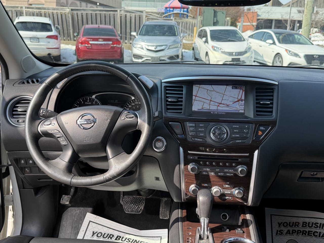 2016 Nissan Pathfinder Platinum Photo