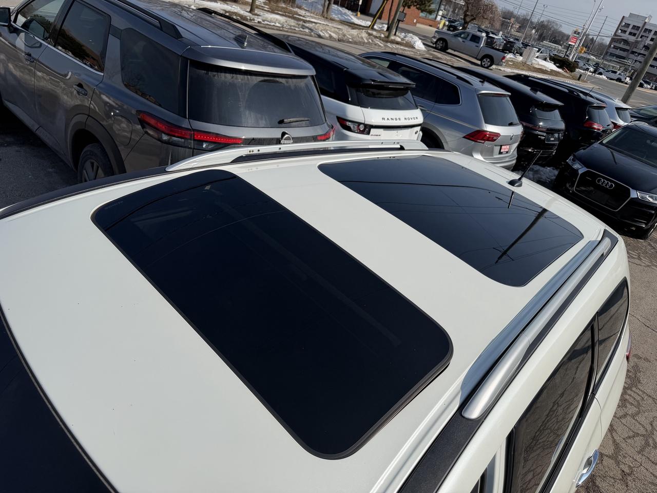 2016 Nissan Pathfinder Platinum Photo