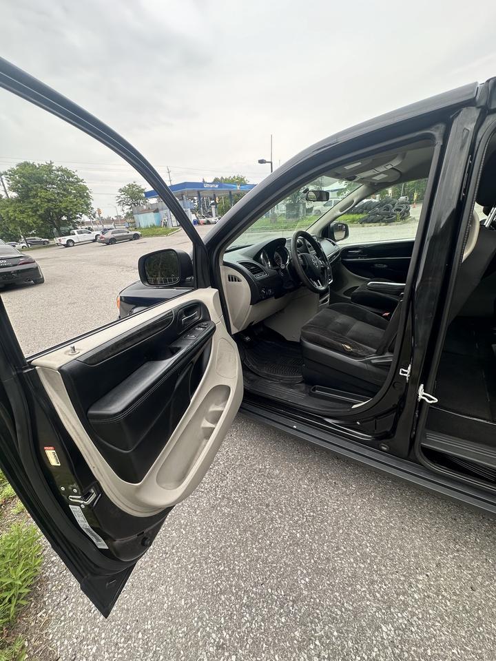 2017 Dodge Grand Caravan SE Photo