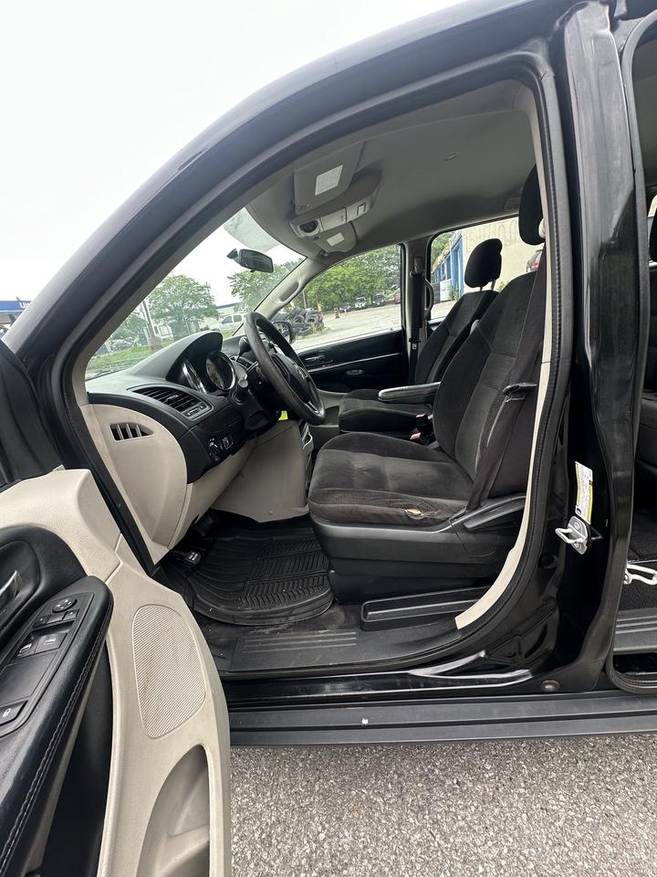 2017 Dodge Grand Caravan SE Photo