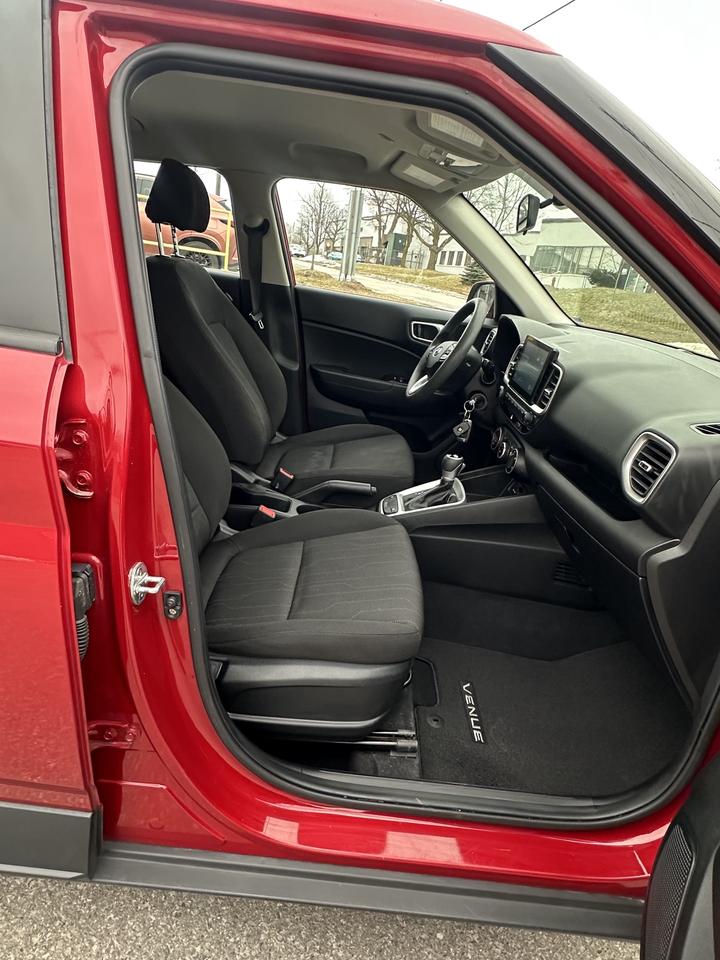 2020 Hyundai Venue SE Photo